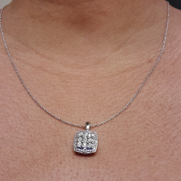 Reeds Jewelers Diamond Pendant - Picture 1 of 3